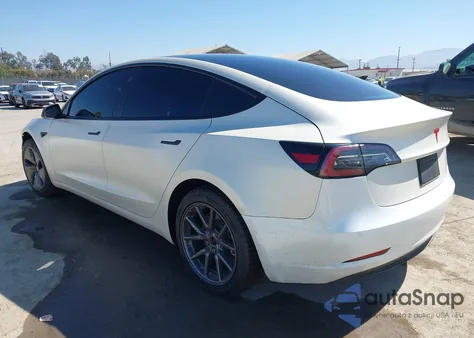 2020 Tesla Model 3 z USA, uszkodzony, nr VIN 5YJ3E1EA0LF670059